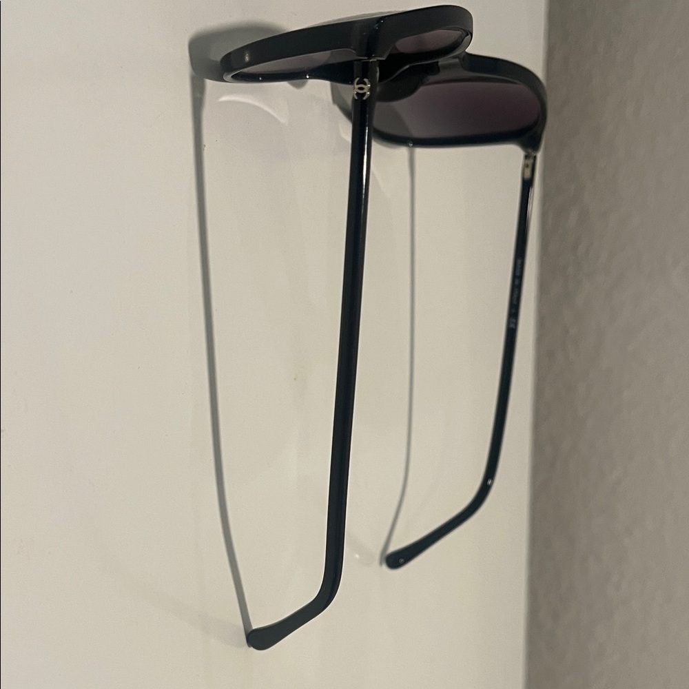 CHANEL Black CH5278 Sunglasses - Picture 3 of 7